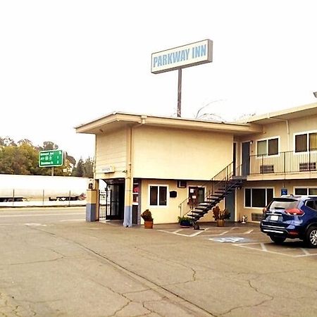 Parkway Inn Fresno Buitenkant foto