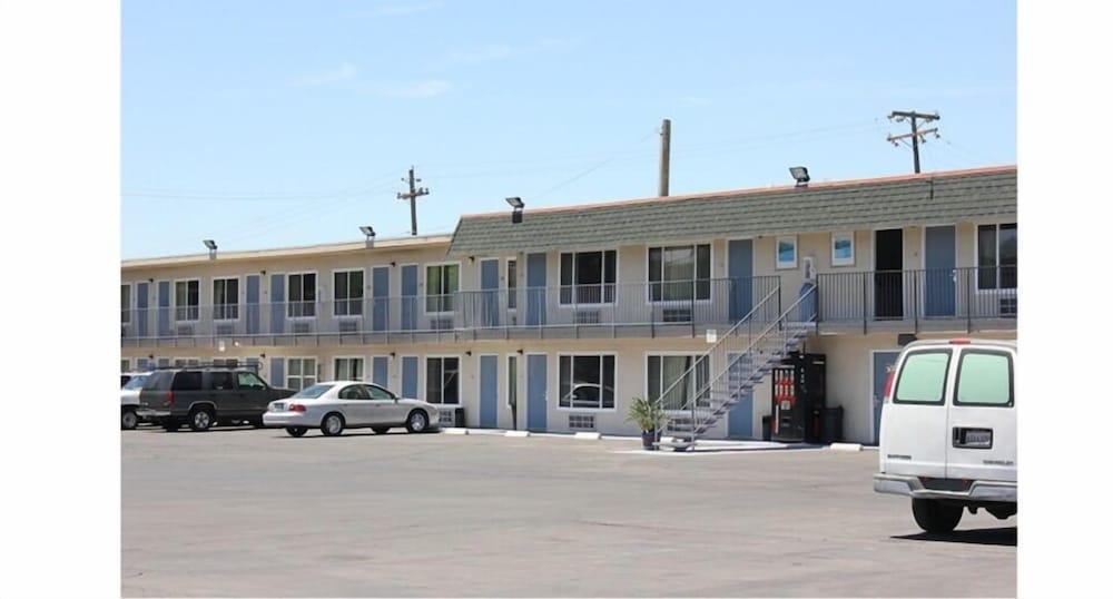Parkway Inn Fresno Buitenkant foto
