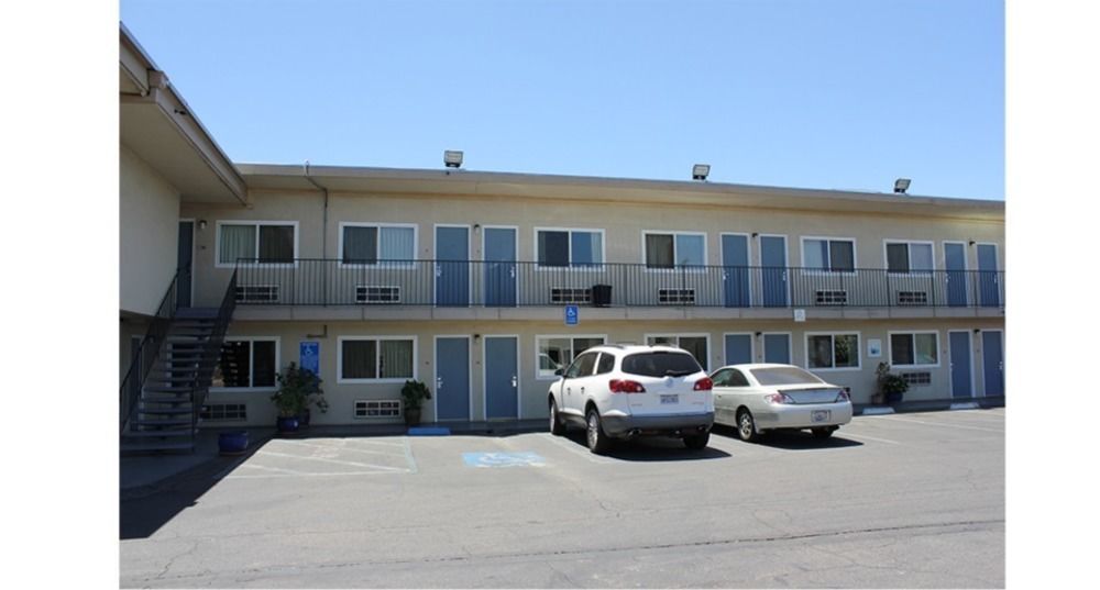 Parkway Inn Fresno Buitenkant foto