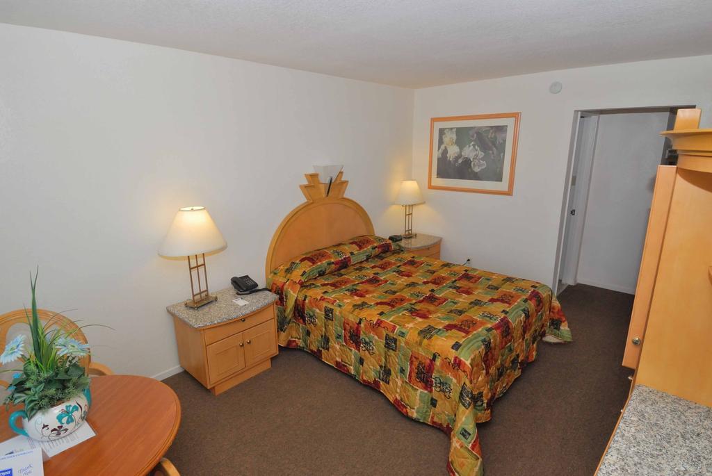Parkway Inn Fresno Buitenkant foto